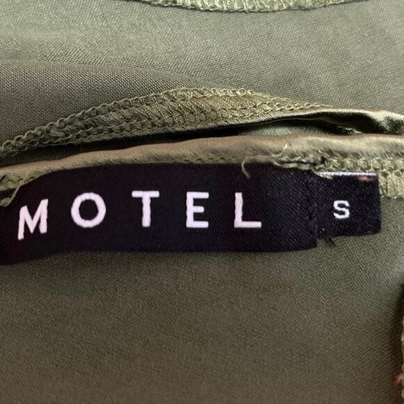 Urban Outfitters Motel Green Satin Silk Sleeveless Cami Camisole Crop Top Size S - Picture 6 of 8